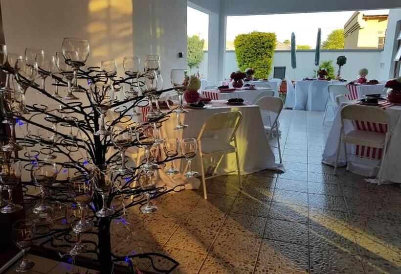 פנסיון Apelles Palace Guest House