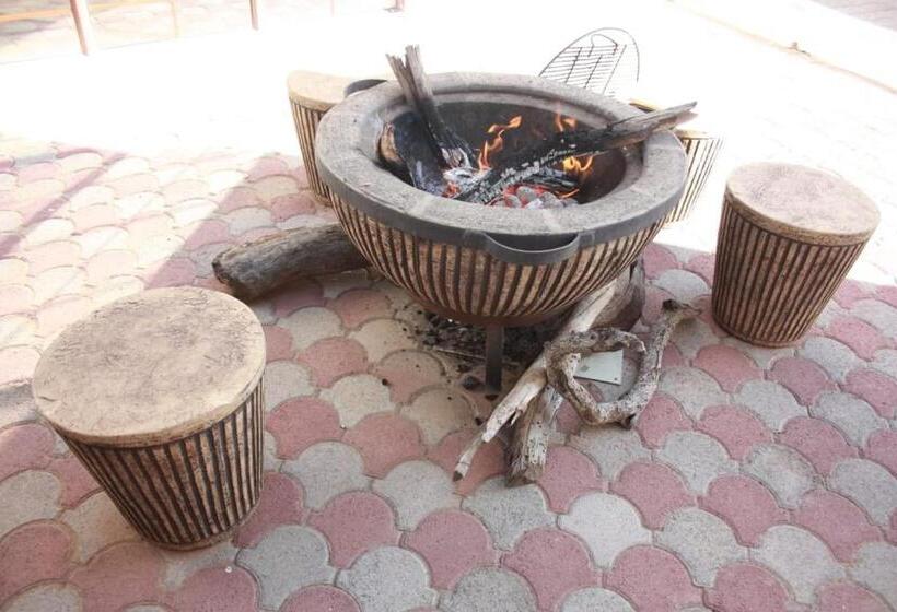 פנסיון Apelles Palace Guest House