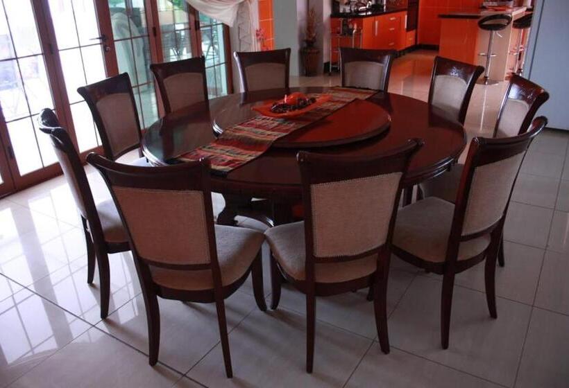 פנסיון Apelles Palace Guest House