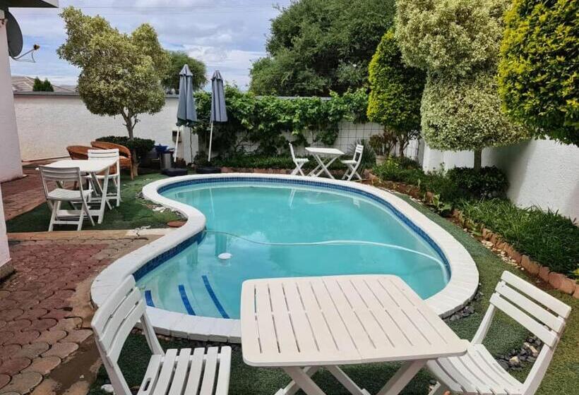 פנסיון Apelles Palace Guest House