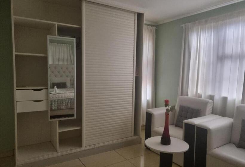 פנסיון Apelles Palace Guest House