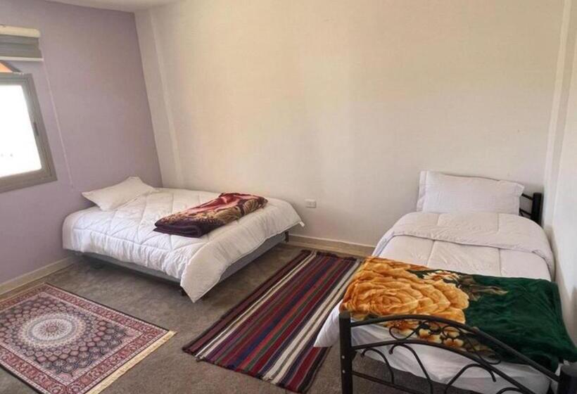 پانسیون Eman House