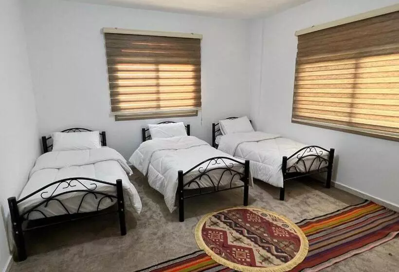 پانسیون Eman House