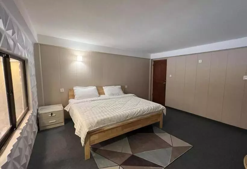 ペンション White House Guesthouse