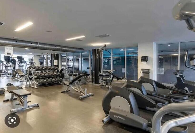 هاستل Royal Inn