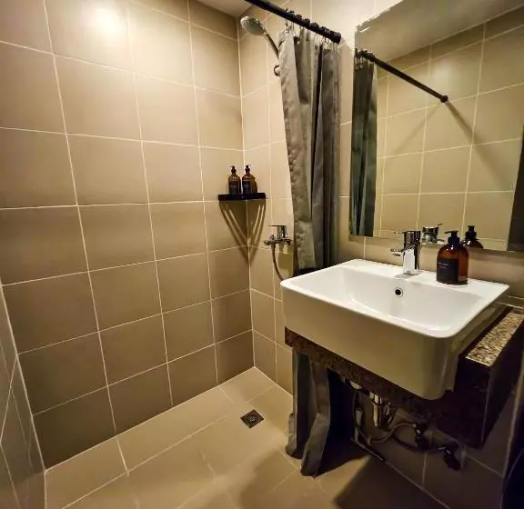 Brand New Central Convenience Studio Condo With Balcony In Araneta City Cubao