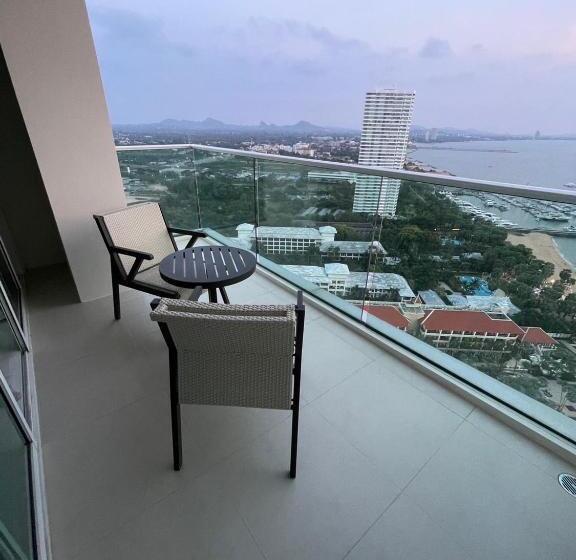 Hotel ไวท์ แซนด์ บีช เรสซิเดนซ์ พัทยา