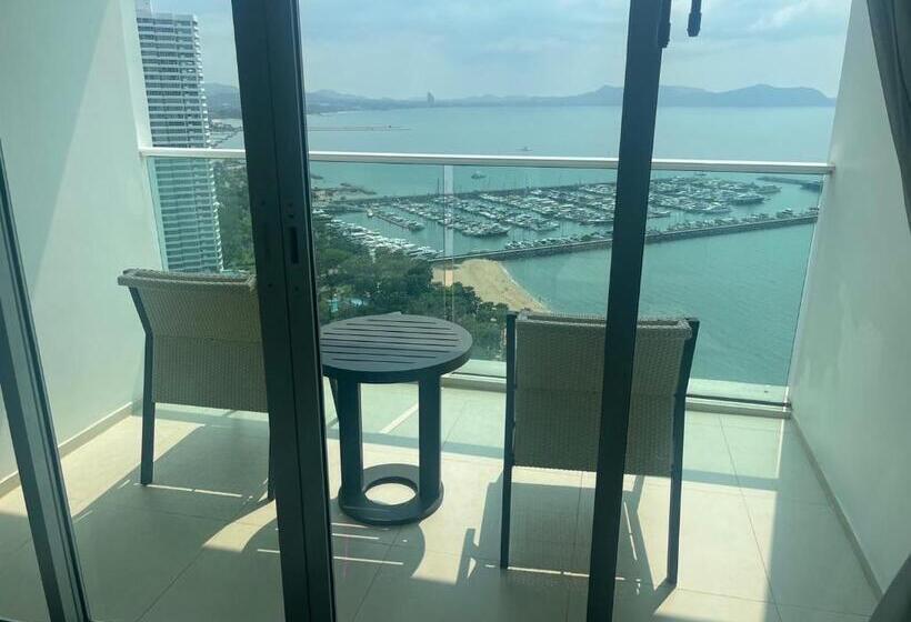 Hotel ไวท์ แซนด์ บีช เรสซิเดนซ์ พัทยา