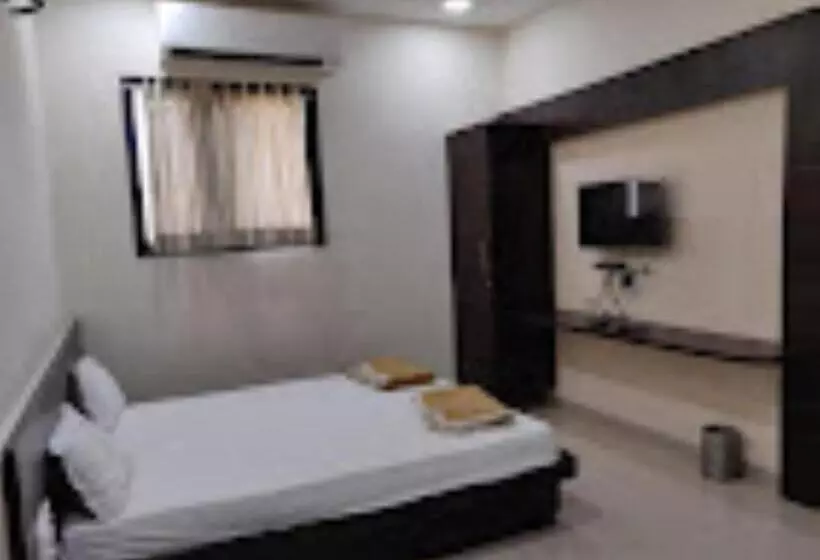 Hôtel Rasraj , Dhule