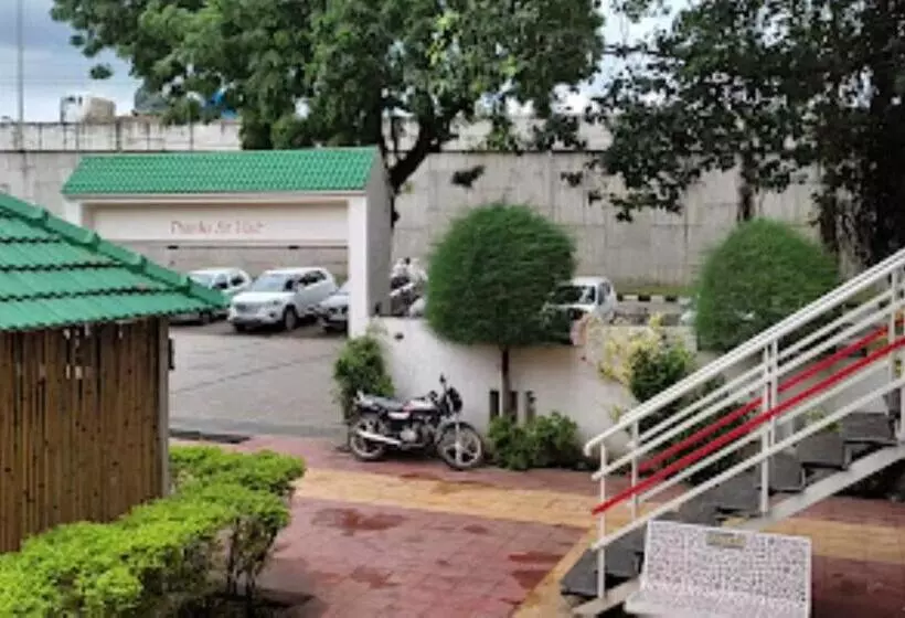 Hôtel Rasraj , Dhule