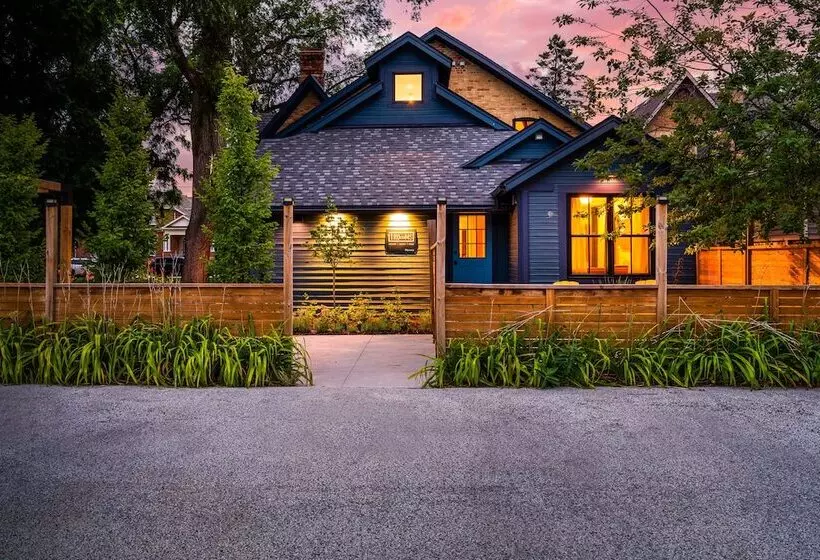 Hotelli Somewhere Inn Collingwood