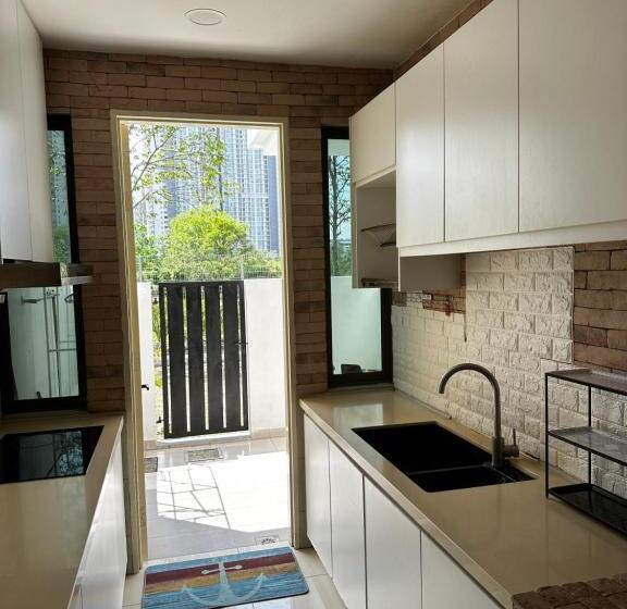 Panzió Hygienic Cyberjaya Landed Homestay, Free Wifi, Free Parking, Self Check In