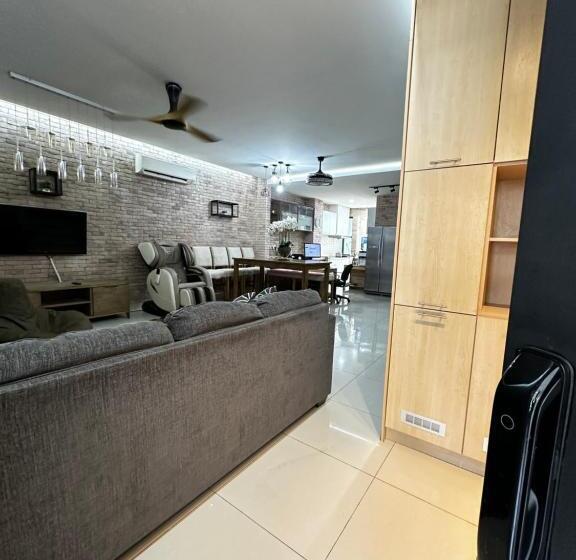 Panzió Hygienic Cyberjaya Landed Homestay, Free Wifi, Free Parking, Self Check In