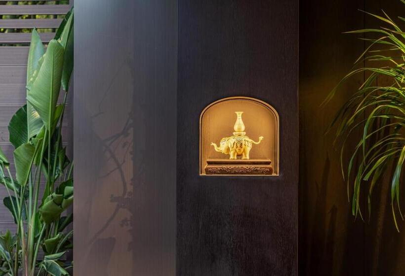 Wuxuan Hotel Zhuangyuanbei Subway Station