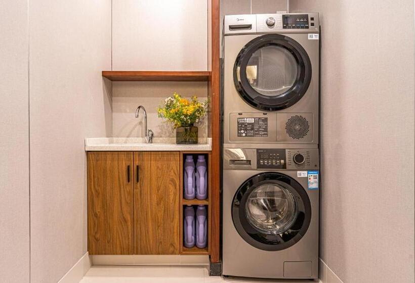 Wuxuan Hotel Zhuangyuanbei Subway Station