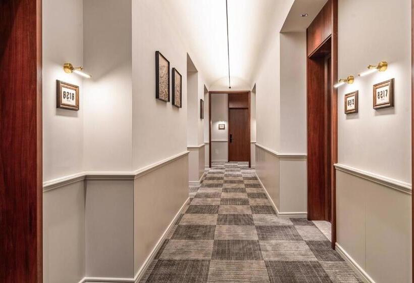 Wuxuan Hotel Zhuangyuanbei Subway Station