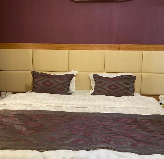 شقه ١١٢٢ في ابراج التلال بمكه المكرمه