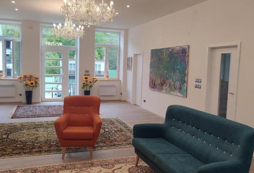 住宿加早餐 Frejstejn House, Artist S Residence