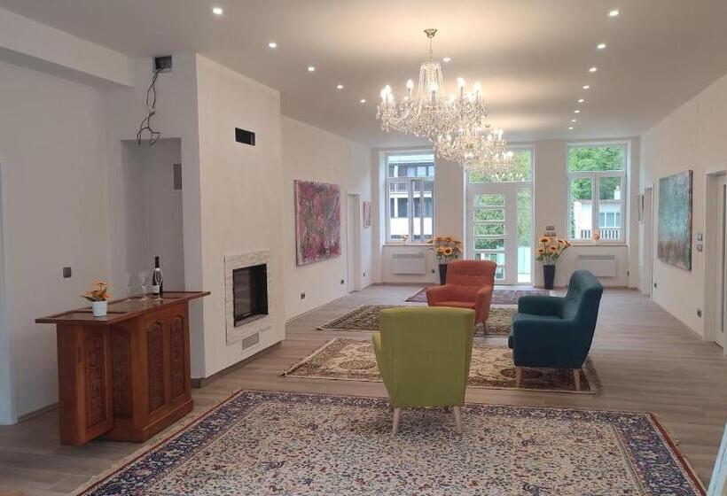 住宿加早餐 Frejstejn House, Artist S Residence