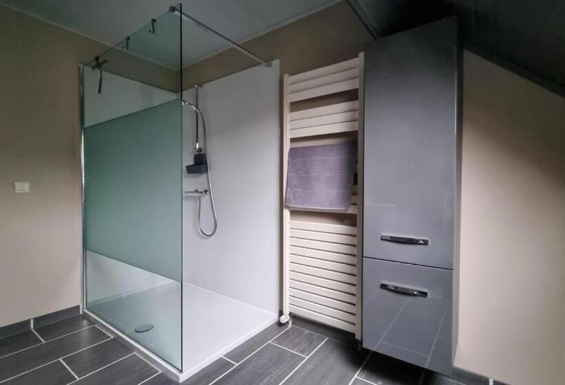 تختخواب و صبحانه Marina