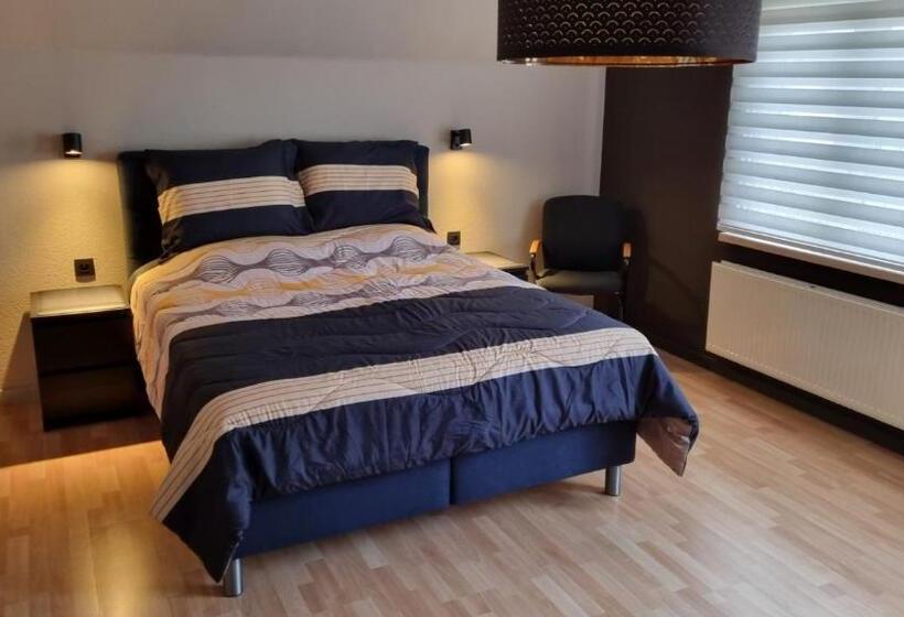 تختخواب و صبحانه Marina