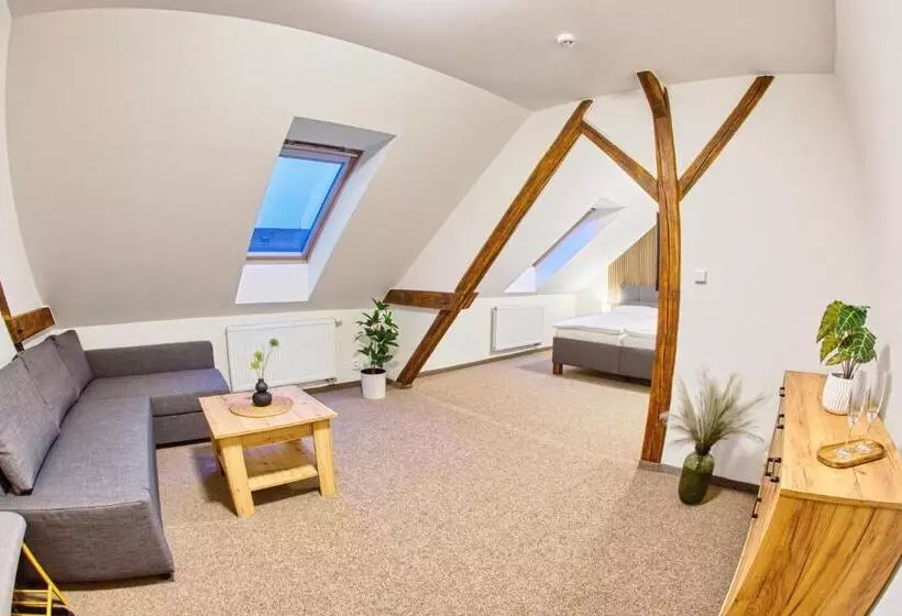 Hotelli A Restaurace Růže