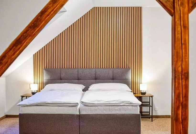 Hotelli A Restaurace Růže