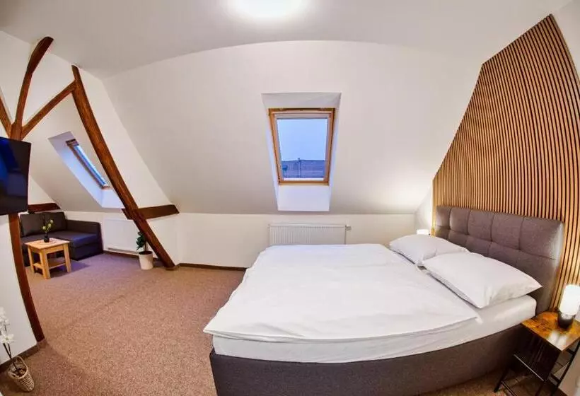 Hotelli A Restaurace Růže