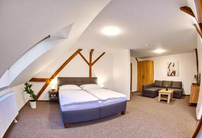 Hotelli A Restaurace Růže