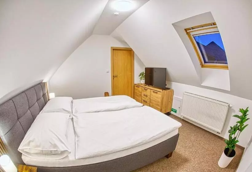 Hotelli A Restaurace Růže