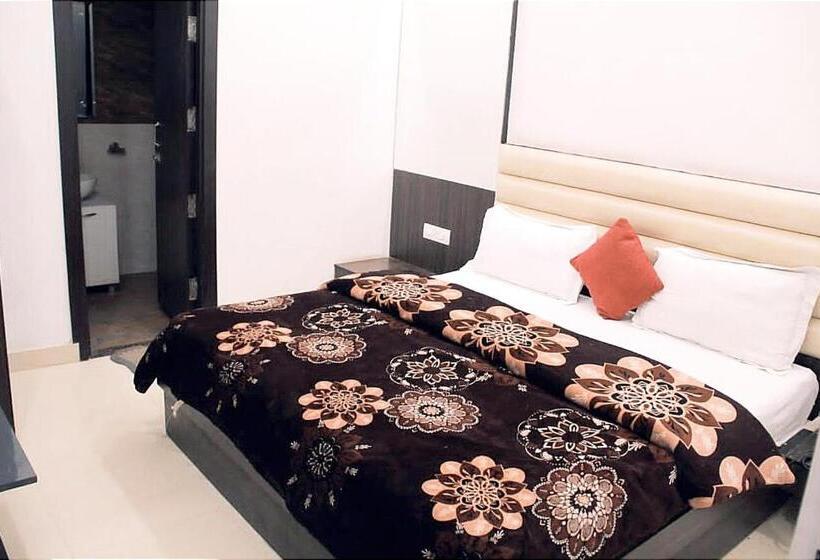 Отель Noor Residency Golden Temple Market High Rated