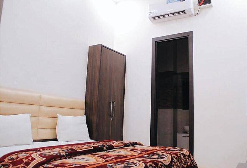 Отель Noor Residency Golden Temple Market High Rated
