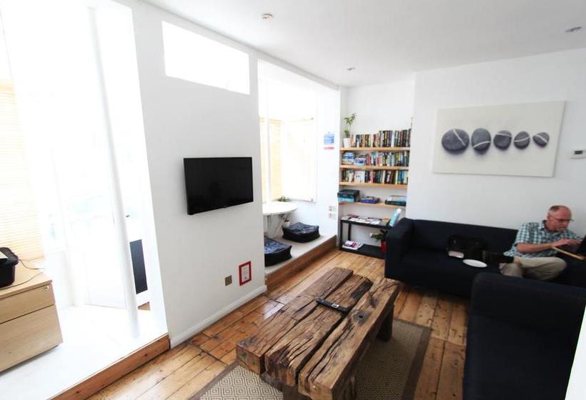 هاستل Seadragon Backpackers