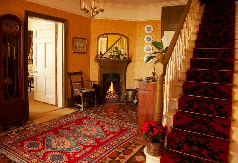 مبيت وإفطار St Katharine S House