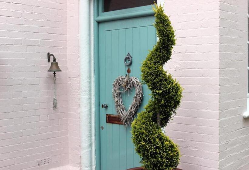 مبيت وإفطار St Katharine S House