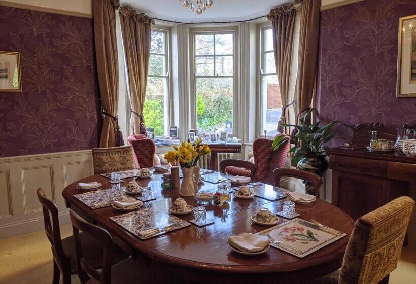 مبيت وإفطار St Katharine S House