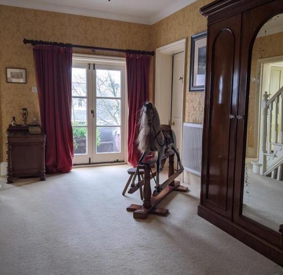 مبيت وإفطار St Katharine S House