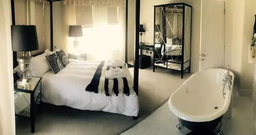 Bed and Breakfast Upton House
