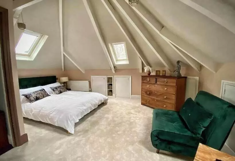 Bed and Breakfast Upton House