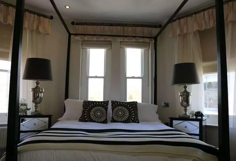 Bed and Breakfast Upton House