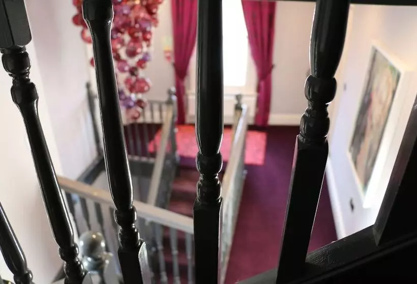 Bed and Breakfast Upton House