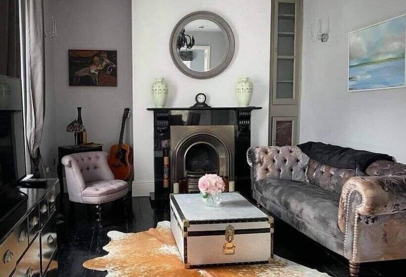 צימר Upton House