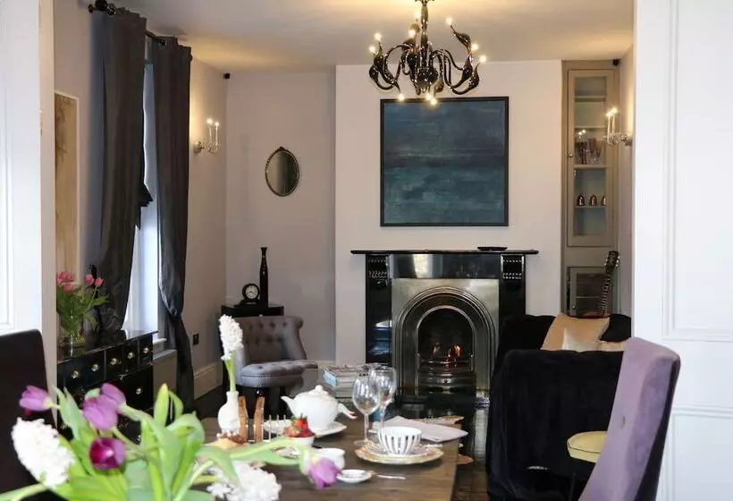 Bed and Breakfast Upton House