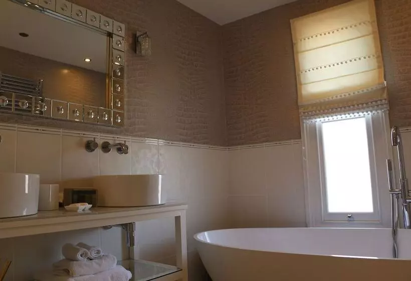 Bed and Breakfast Upton House