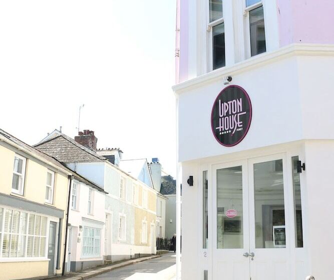 צימר Upton House