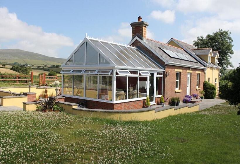 Brynhaul Bed And Breakfast