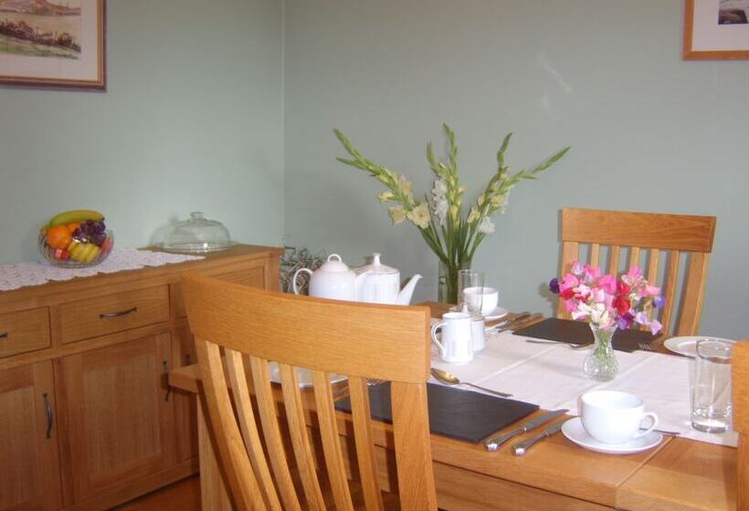 Brynhaul Bed And Breakfast