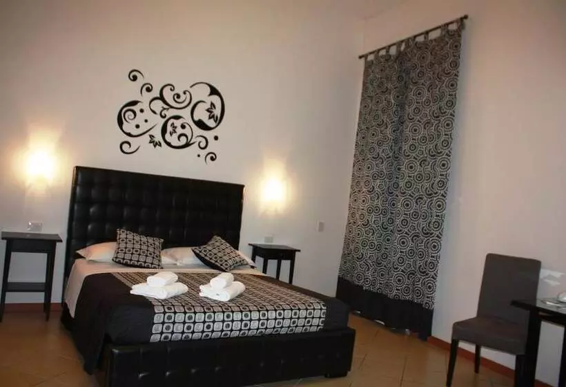 هتل Adelaide House