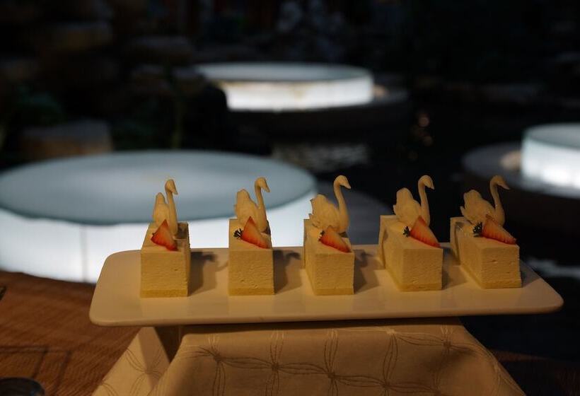 Century Sunshine Hotel   Emeishan