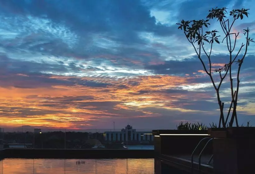 Hotelli Golden Tulip Essential Tangerang